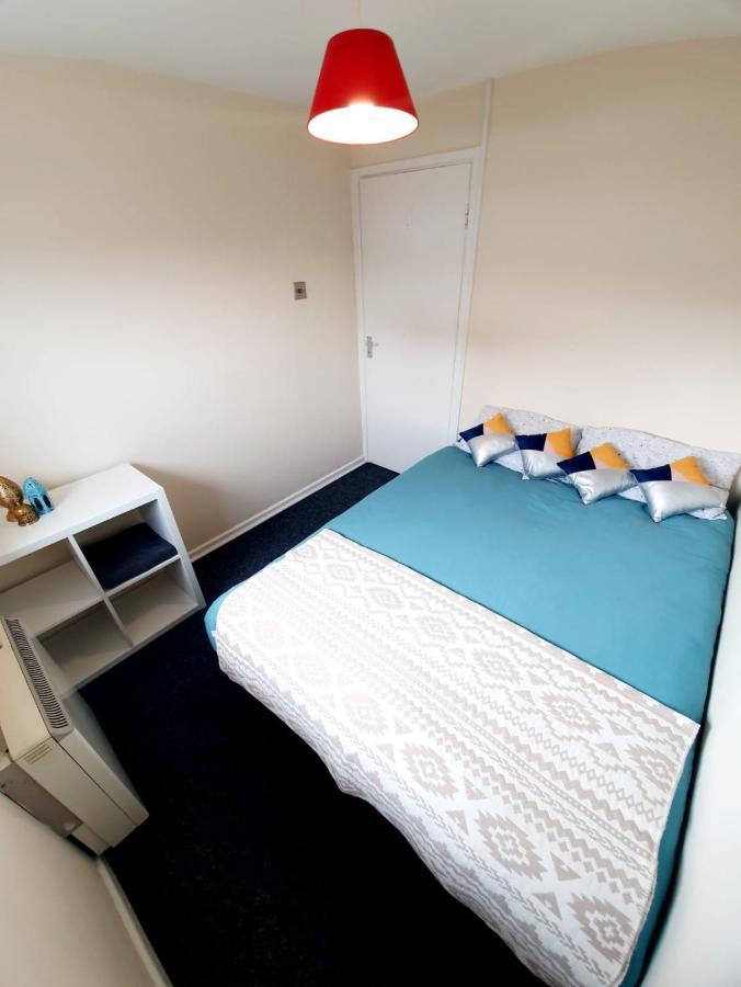 Rayleigh Town Centre 3 Bedroom Apartment Exterior photo